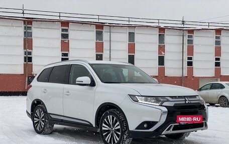 Mitsubishi Outlander III рестайлинг 3, 2018 год, 2 120 000 рублей, 7 фотография