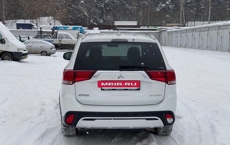 Mitsubishi Outlander III рестайлинг 3, 2018 год, 2 120 000 рублей, 4 фотография