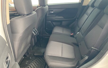 Mitsubishi Outlander III рестайлинг 3, 2018 год, 2 120 000 рублей, 17 фотография