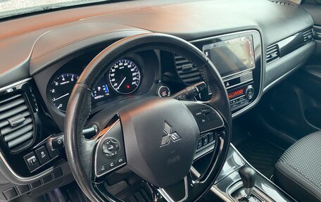 Mitsubishi Outlander III рестайлинг 3, 2018 год, 2 120 000 рублей, 13 фотография