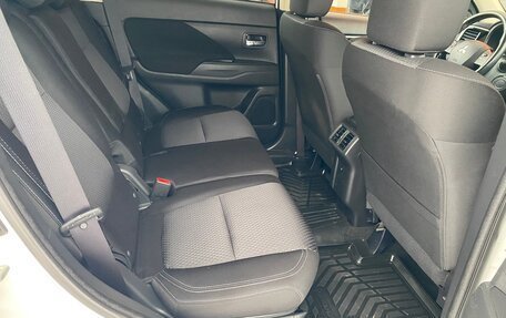 Mitsubishi Outlander III рестайлинг 3, 2018 год, 2 120 000 рублей, 20 фотография