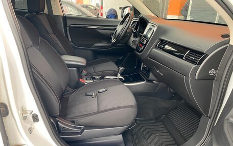 Mitsubishi Outlander III рестайлинг 3, 2018 год, 2 120 000 рублей, 26 фотография