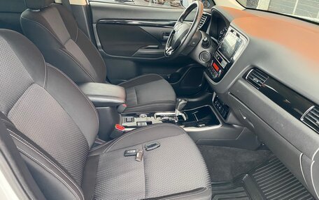 Mitsubishi Outlander III рестайлинг 3, 2018 год, 2 120 000 рублей, 25 фотография