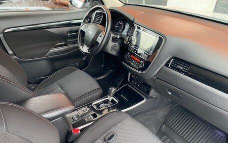 Mitsubishi Outlander III рестайлинг 3, 2018 год, 2 120 000 рублей, 24 фотография