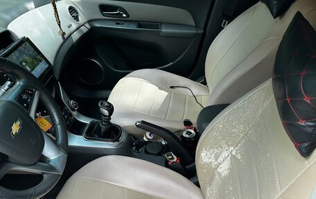 Chevrolet Cruze II, 2010 год, 530 000 рублей, 19 фотография