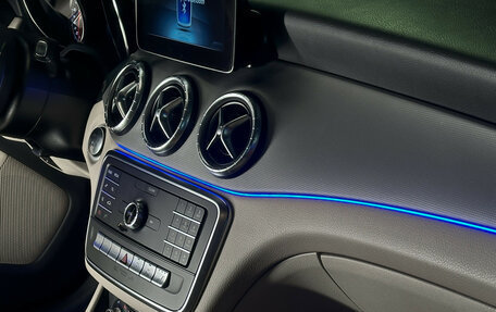 Mercedes-Benz CLA, 2018 год, 1 900 000 рублей, 17 фотография