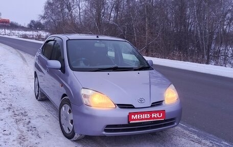 Toyota Prius IV XW50, 2000 год, 550 000 рублей, 1 фотография