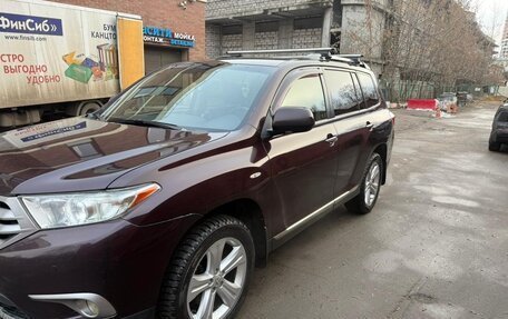 Toyota Highlander III, 2011 год, 2 000 000 рублей, 2 фотография
