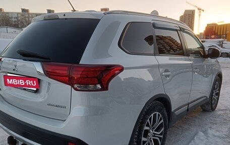 Mitsubishi Outlander III рестайлинг 3, 2016 год, 2 100 000 рублей, 5 фотография