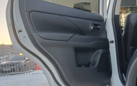 Mitsubishi Outlander III рестайлинг 3, 2016 год, 2 100 000 рублей, 17 фотография