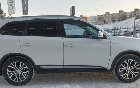 Mitsubishi Outlander III рестайлинг 3, 2016 год, 2 100 000 рублей, 6 фотография