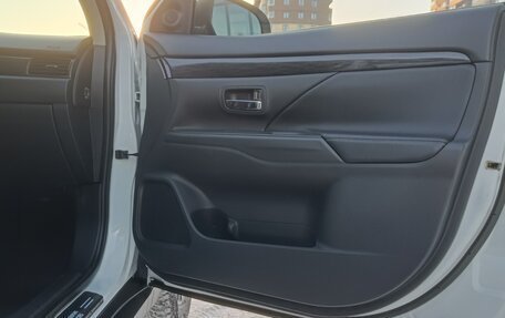 Mitsubishi Outlander III рестайлинг 3, 2016 год, 2 100 000 рублей, 16 фотография