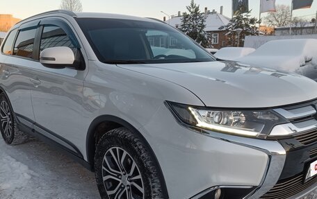 Mitsubishi Outlander III рестайлинг 3, 2016 год, 2 100 000 рублей, 7 фотография