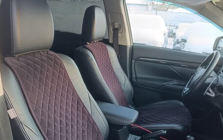 Mitsubishi Outlander III рестайлинг 3, 2016 год, 2 100 000 рублей, 12 фотография