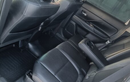 Mitsubishi Outlander III рестайлинг 3, 2016 год, 2 100 000 рублей, 18 фотография