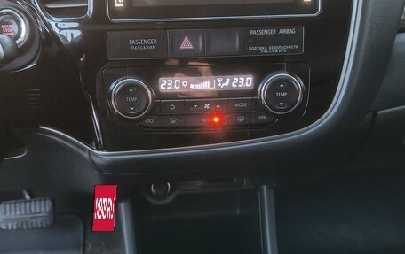 Mitsubishi Outlander III рестайлинг 3, 2016 год, 2 100 000 рублей, 15 фотография