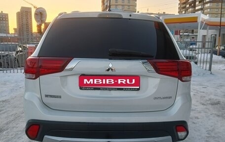 Mitsubishi Outlander III рестайлинг 3, 2016 год, 2 100 000 рублей, 4 фотография