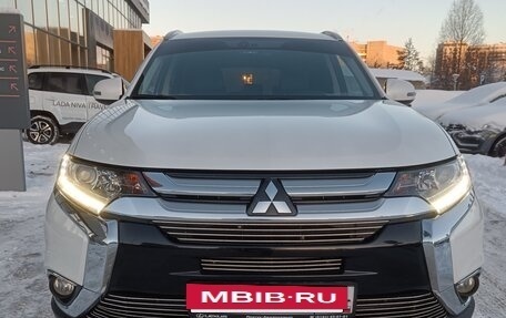 Mitsubishi Outlander III рестайлинг 3, 2016 год, 2 100 000 рублей, 8 фотография