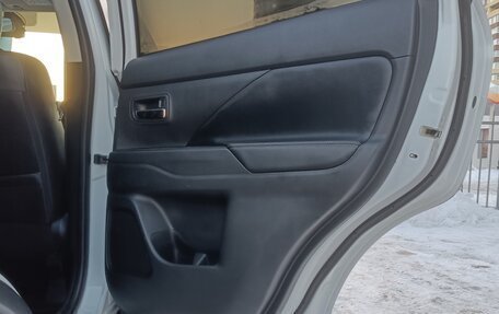 Mitsubishi Outlander III рестайлинг 3, 2016 год, 2 100 000 рублей, 19 фотография