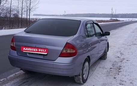 Toyota Prius IV XW50, 2000 год, 550 000 рублей, 2 фотография