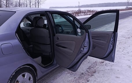 Toyota Prius IV XW50, 2000 год, 550 000 рублей, 5 фотография