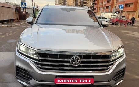 Volkswagen Touareg III, 2019 год, 4 650 000 рублей, 2 фотография