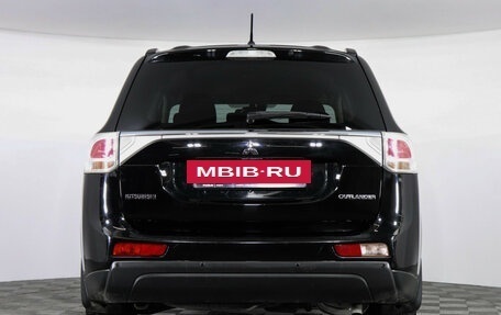 Mitsubishi Outlander III рестайлинг 3, 2014 год, 1 699 000 рублей, 6 фотография