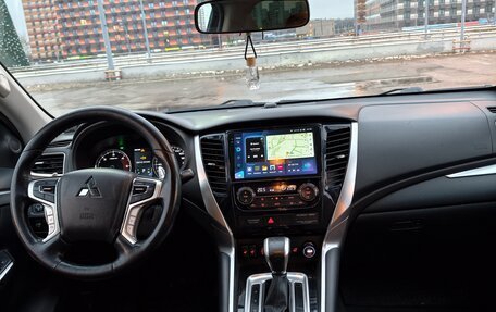 Mitsubishi Pajero Sport III рестайлинг, 2018 год, 2 300 000 рублей, 15 фотография