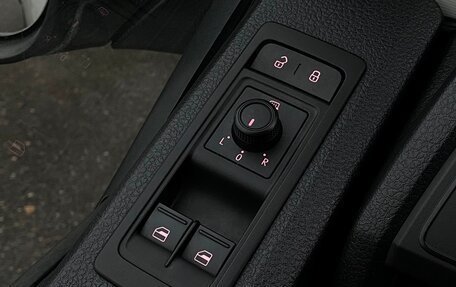 Volkswagen Caravelle T6 рестайлинг, 2019 год, 3 535 900 рублей, 18 фотография