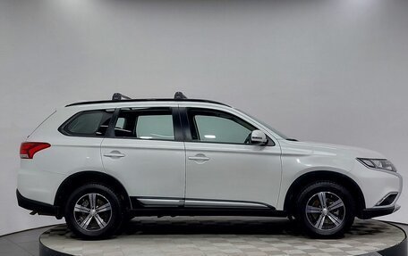 Mitsubishi Outlander III рестайлинг 3, 2018 год, 2 199 000 рублей, 4 фотография