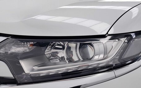 Mitsubishi Outlander III рестайлинг 3, 2018 год, 2 199 000 рублей, 9 фотография