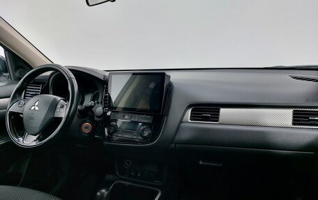 Mitsubishi Outlander III рестайлинг 3, 2018 год, 2 199 000 рублей, 15 фотография