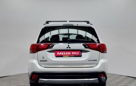 Mitsubishi Outlander III рестайлинг 3, 2018 год, 2 199 000 рублей, 6 фотография