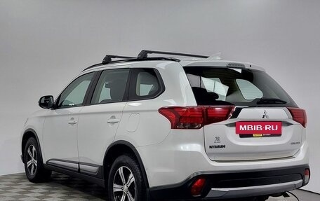 Mitsubishi Outlander III рестайлинг 3, 2018 год, 2 199 000 рублей, 7 фотография