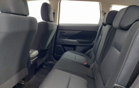 Mitsubishi Outlander III рестайлинг 3, 2018 год, 2 199 000 рублей, 20 фотография