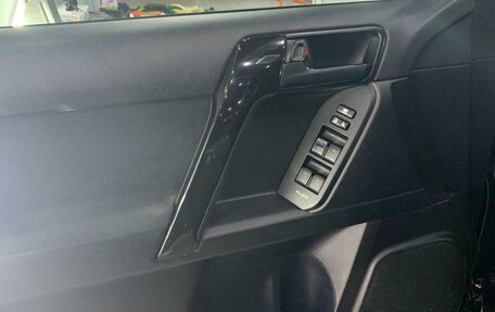 Toyota Land Cruiser Prado 150 рестайлинг 2, 2015 год, 3 200 000 рублей, 10 фотография