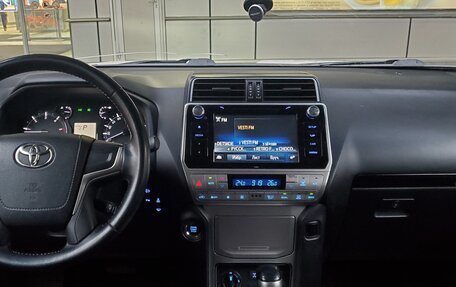 Toyota Land Cruiser Prado 150 рестайлинг 2, 2018 год, 4 300 000 рублей, 3 фотография