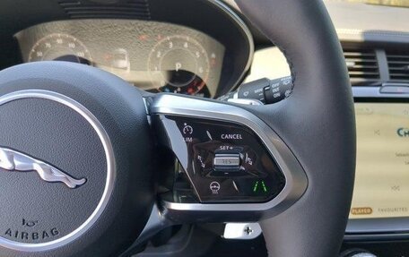 Jaguar E-Pace, 2024 год, 5 853 000 рублей, 27 фотография