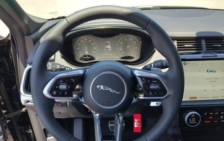 Jaguar E-Pace, 2024 год, 5 853 000 рублей, 29 фотография