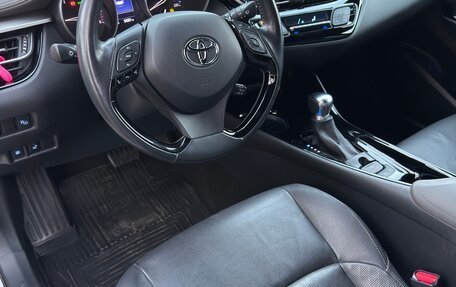 Toyota C-HR I рестайлинг, 2021 год, 2 850 000 рублей, 3 фотография