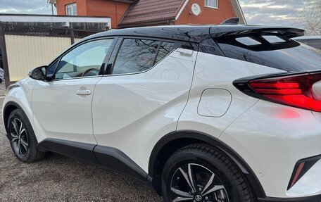 Toyota C-HR I рестайлинг, 2021 год, 2 850 000 рублей, 5 фотография