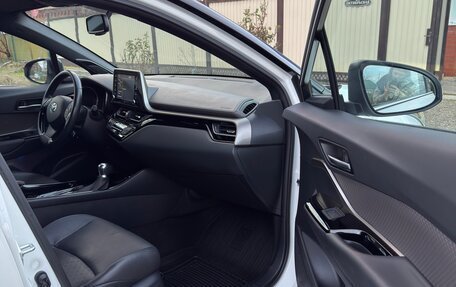 Toyota C-HR I рестайлинг, 2021 год, 2 850 000 рублей, 15 фотография