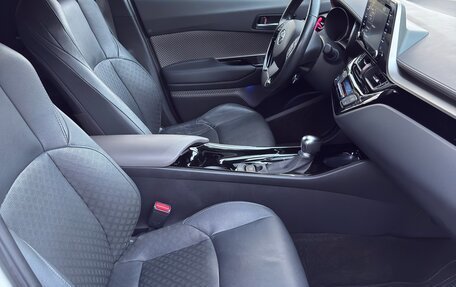 Toyota C-HR I рестайлинг, 2021 год, 2 850 000 рублей, 13 фотография