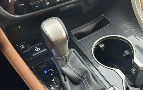 Lexus RX IV рестайлинг, 2020 год, 3 780 000 рублей, 19 фотография