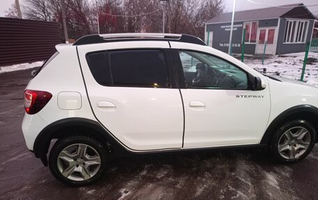 Renault Sandero II рестайлинг, 2021 год, 1 560 000 рублей, 2 фотография