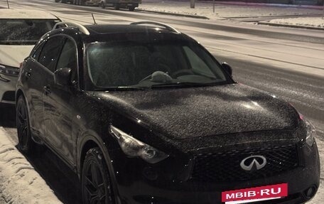 Infiniti QX70, 2014 год, 2 700 000 рублей, 11 фотография