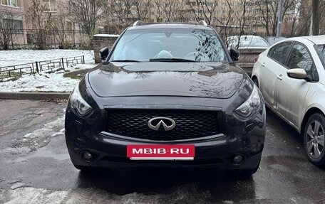 Infiniti QX70, 2014 год, 2 700 000 рублей, 12 фотография