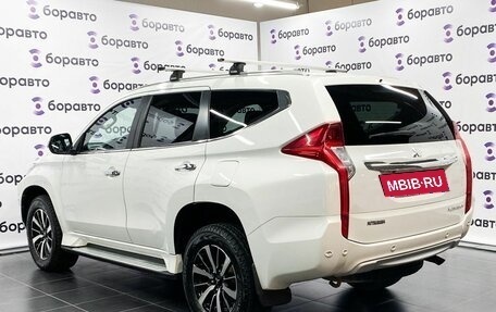 Mitsubishi Pajero Sport III рестайлинг, 2018 год, 2 800 000 рублей, 4 фотография