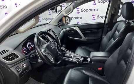Mitsubishi Pajero Sport III рестайлинг, 2018 год, 2 800 000 рублей, 13 фотография