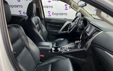 Mitsubishi Pajero Sport III рестайлинг, 2018 год, 2 800 000 рублей, 16 фотография